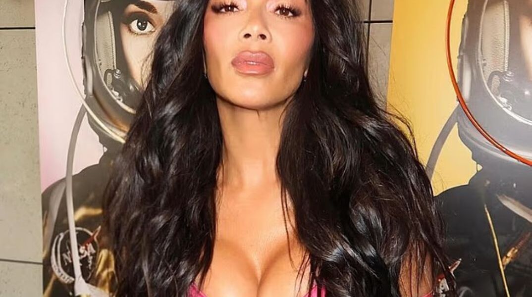 Η Νικόλ Σέρζινγκερ επέστρεψε με τις Pussycat Dolls και όλα τα βλέμματα ήταν πάνω της
