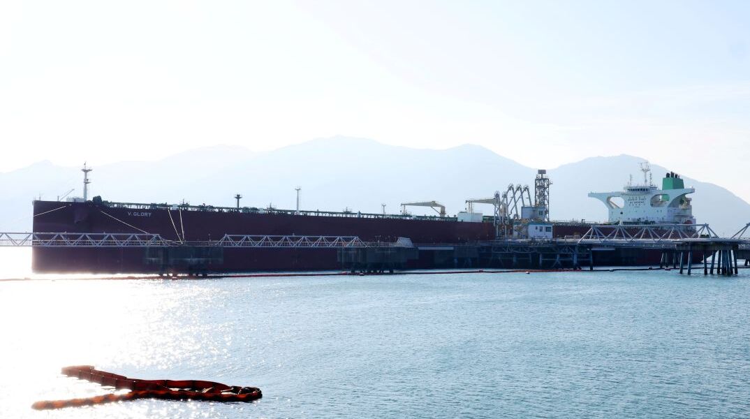 Νοτιοκορεατικό τάνκερ στα Στενά του Ορμούζ