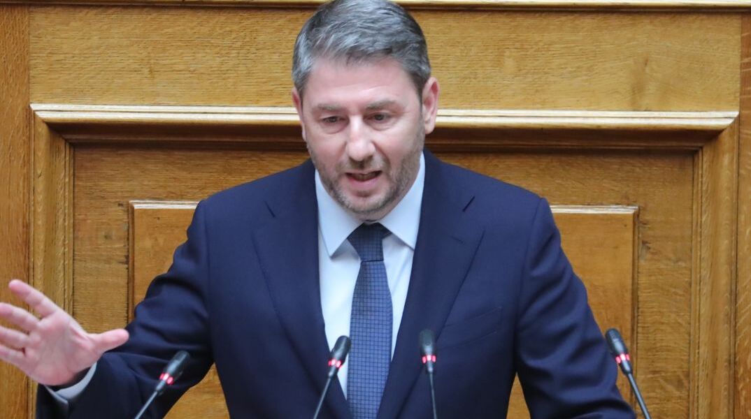  Ανδρουλάκης προς Φλωρίδη στη Βουλή: «Κοιτάξτε με στα μάτια, μην ντρέπεστε»