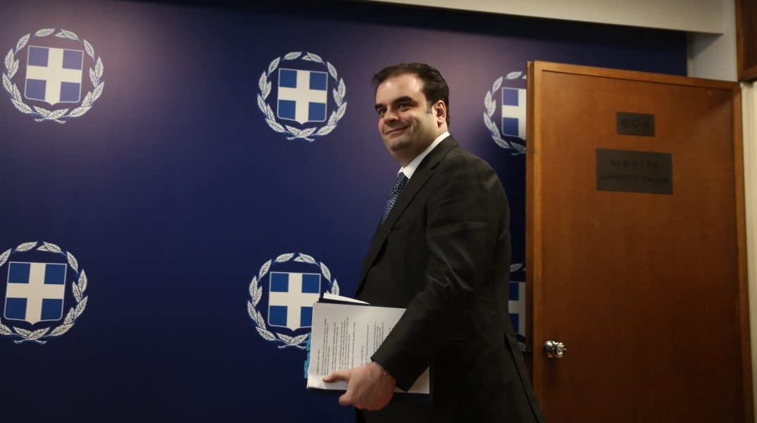Πιερρακάκης στους Financial Times: Απολύτως αναγκαίες οι μεταρρυθμίσεις από την τρόικα για την ελληνική οικονομία