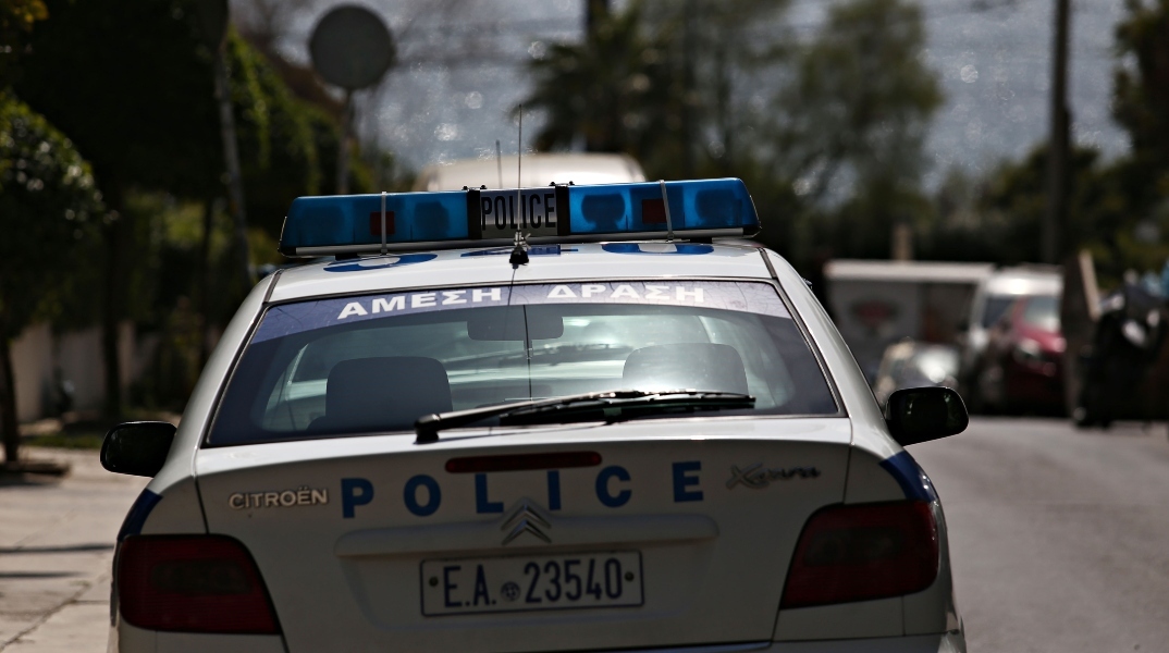 Βόλος: «Έκλεψα για να αγοράσω κάλτσες» - 25χρονος άρπαξε τσάντα από αυτοκίνητο