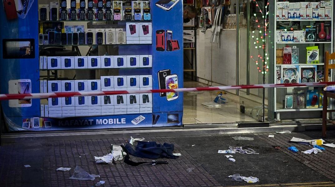 Ένοπλη επίθεση σε κατάστημα κινητών στα Πατήσια και τρεις συλλήψεις μετά από καταδίωξη