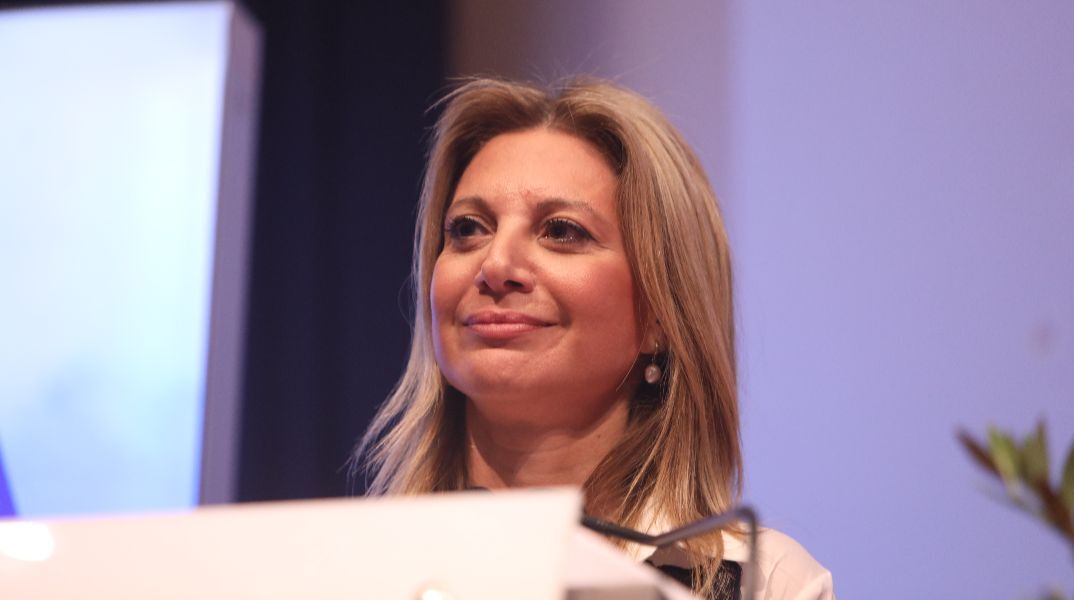 Καρυστιανού για Τσίπρα: «Νομίζει ότι τρώμε κουτόχορτο ή ότι έχουμε μνήμη χρυσόψαρου»