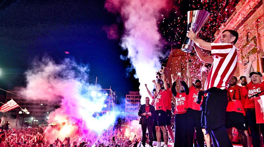 Ο Ολυμπιακός απάντησε στην ανακοίνωση του Παναθηναϊκού με βίντεο του Μπαρτζώκα που τραγουδά σύνθημα