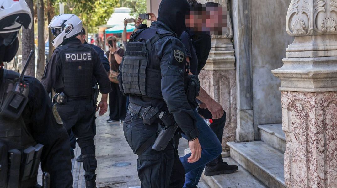 Κρήτη: Προφυλακίστηκαν η μητέρα και ο σύντροφός της για την κακοποίηση της τρίχρονης