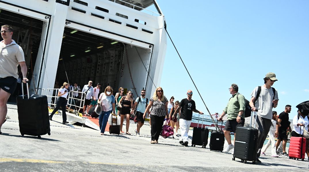 Τι μέρα «πέφτει» ο Δεκαπενταύγουστος, οι επόμενες αργίες για το 2026