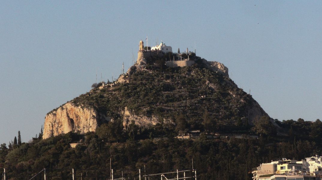 Επίθεση σε 22χρονη στον λόφο του Λυκαβηττού - Ανθρωποκυνηγητό της ΕΛ.ΑΣ. για τον για τον εντοπισμό του δράστη