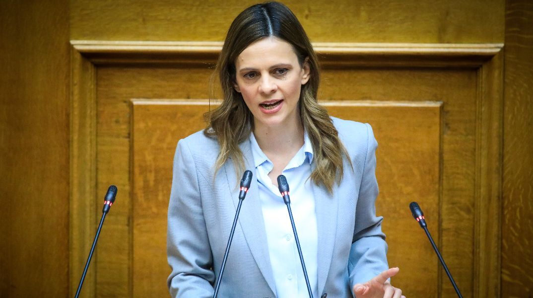Αχτσιόγλου για Τσίπρα: Έχουμε να μιλήσουμε από το 2023