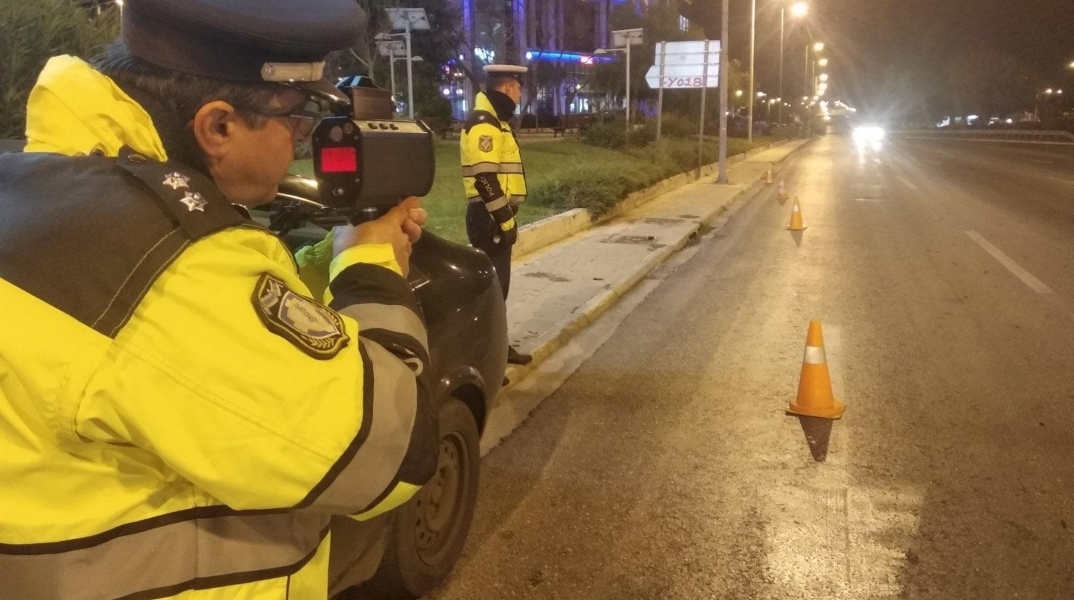 Θεσσαλονίκη: Καταδικάστηκαν δύο οδηγοί που «έπιασαν» τα 221 χλμ/ώρα στην ΠΑΘΕ σε άτυπη κόντρα	