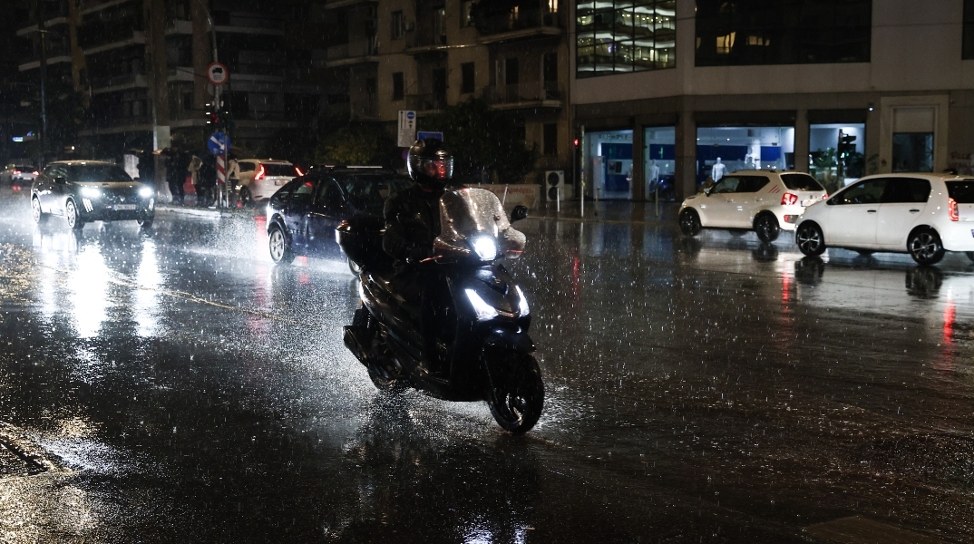 Βροχερός ο καιρός σήμερα με τη θερμοκρασία να φθάνει τους 30 βαθμούς Κελσίου