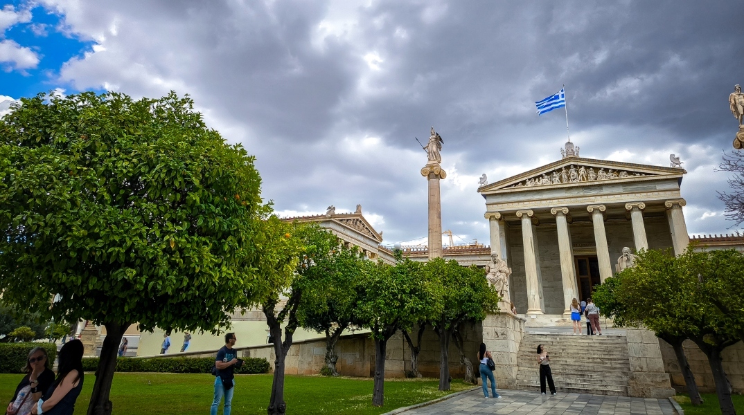 Καιρός αύριο: Άνοδος της θερμοκρασίας με τοπικές βροχές και πιθανές καταιγίδες