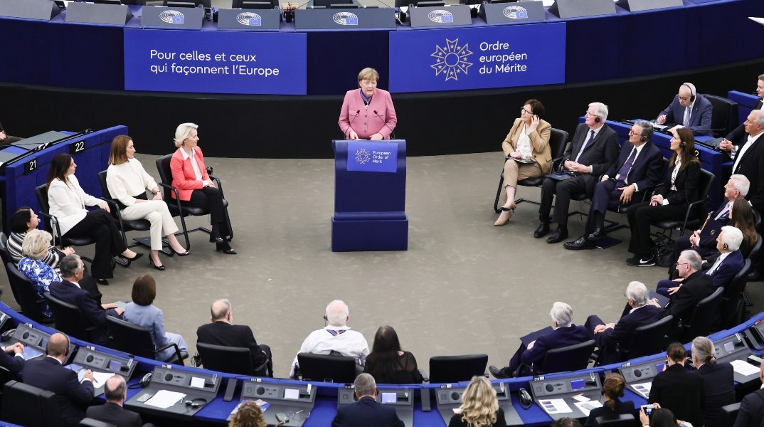 «Με την πολιτική μου συνέβαλα στην άνοδο της AfD», παραδέχεται η Μέρκελ