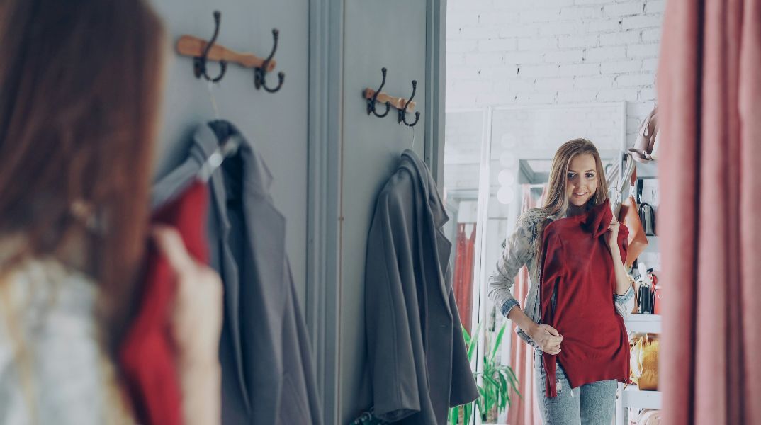 Τέλος στα fitting rooms - Γιατί οι μεγάλες αλυσίδες καταργούν τα δοκιμαστήρια ρούχων