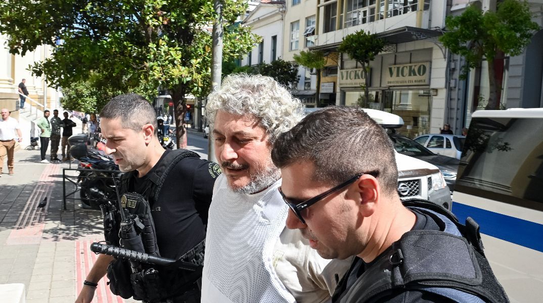 Ένοχος για οπλοκατοχή και ψευδή κατάθεση ο Τζέιμς Δαλαμάγκας - Παραμένει κρατούμενος λόγω του αιτήματος έκδοσης