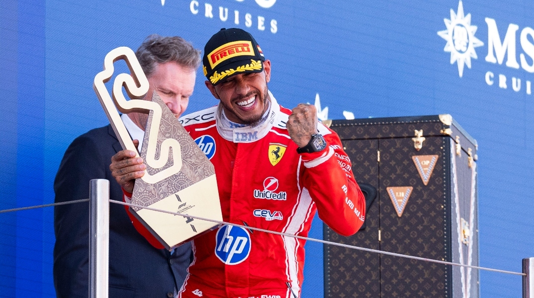 Formula 1: Πρώτη νίκη του Χάμιλτον με τη Ferrari και μήνυμα επιστροφής από τη Βαρκελώνη