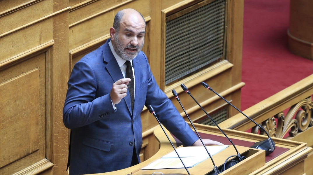 Υπ. Οικονομικών: Δεν προβλέπεται να δοθεί 13η σύνταξη και μισθός στους δημόσιους υπάλληλους