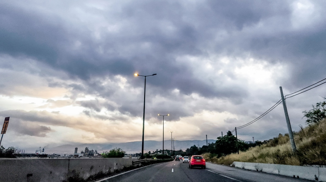 Ζεστός ο καιρός σήμερα με τη θερμοκρασία να φτάνει τους 35 βαθμούς Κελσίου
