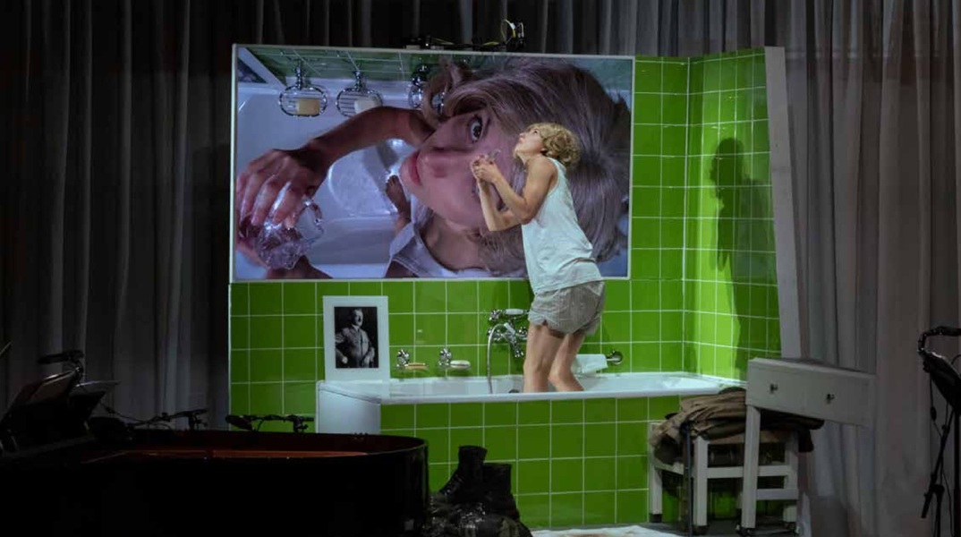 Lee Miller in Hitler’s Bathtub, Πειραιώς 260