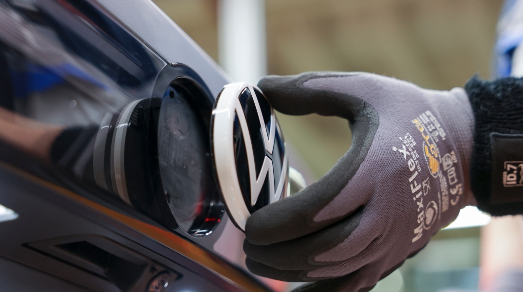 Γερμανία: Ο όμιλος Volkswagen καταργεί 50.000 θέσεις εργασίας ως το 2030	