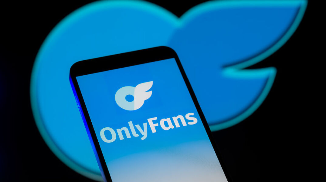 Fansly εναντίον OnlyFans: Η κόντρα που μπορεί να αλλάξει το μέλλον του online πορνό