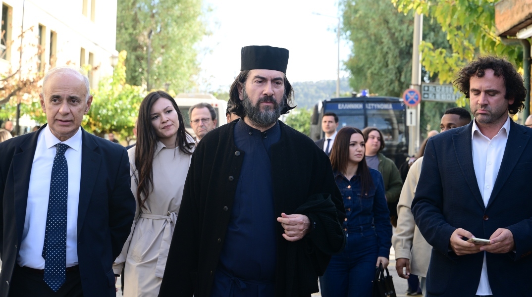 Κιβωτός του Κόσμου: Παραπομπή σε δίκη του π. Αντωνίου, της πρεσβυτέρας και ενός υπαλλήλου 