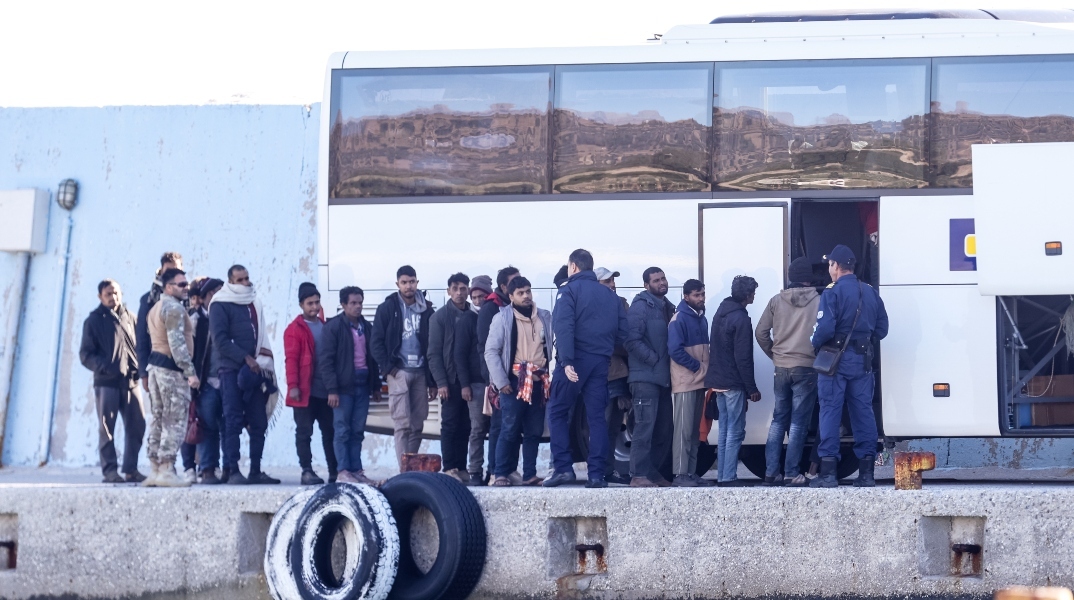 Υπ. Μετανάστευσης: Στις πρώην αποθήκες Σκουλούδη η προσωρινή κλειστή δομή μεταναστών στο Ηράκλειο 