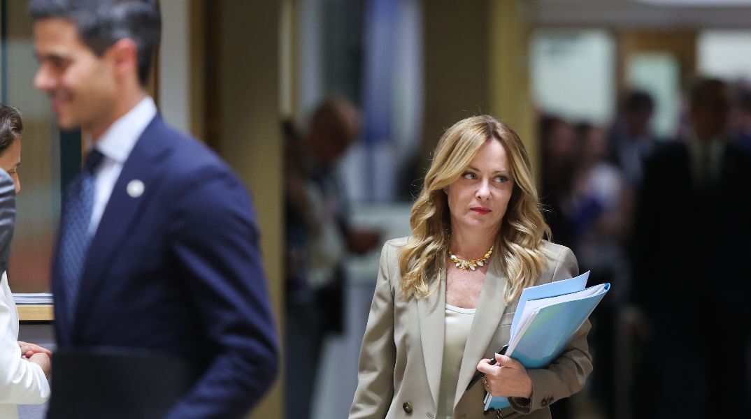 Η Μελόνι με ικέτευε για μια φωτογραφία, την λυπήθηκα, λέει ο Τραμπ