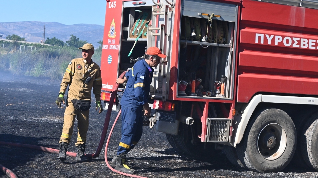Φωτιά τώρα στο Ακραίφνιο Βοιωτίας: Μεγάλη κινητοποίηση της Πυροσβεστικής – Ήχησε το 112