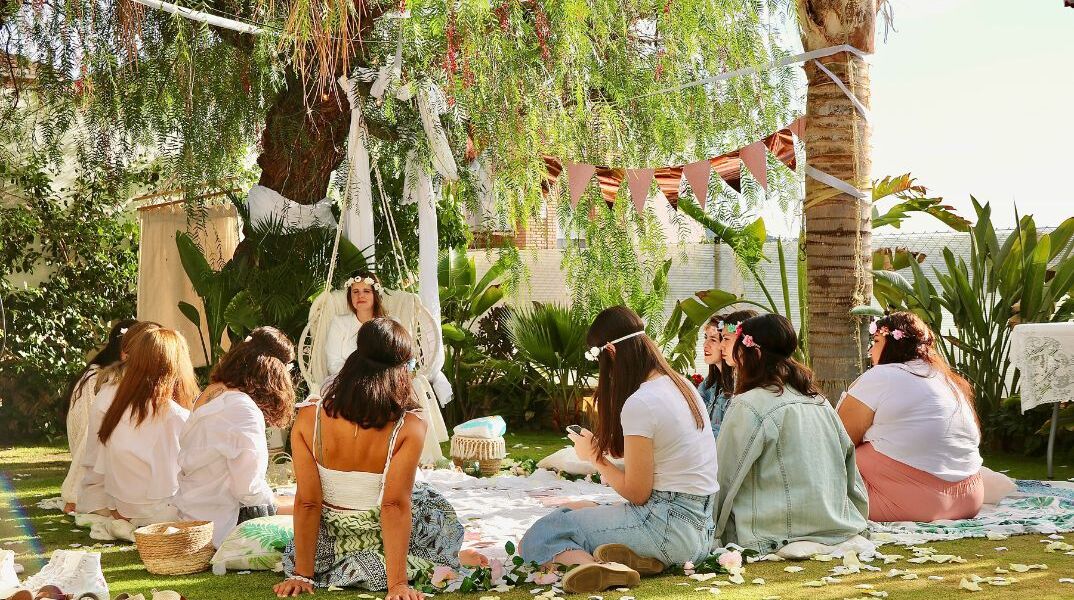 «Κατάλαβα ότι έπρεπε να το οργανώσω μόνη μου»: Η ανάρτηση εγκύου που δίχασε το TikTok