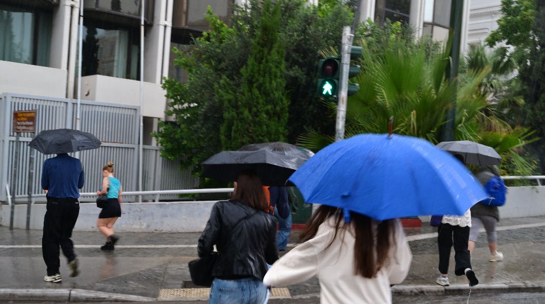 Καιρός: Ξεκινάει 48ώρη αστάθεια με βροχές και καταιγίδες - Οι περιοχές που βρίσκονται στο «κόκκινο»