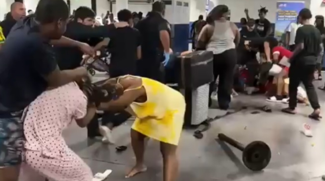 Μαϊάμι: Άγριο ξύλο σε ουρά τελωνείου ανάμεσα σε επιβάτες κρουαζιέρας - Βίντεο