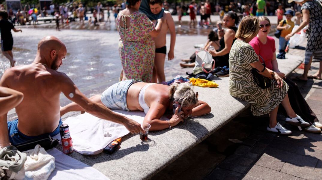 Καύσωνας ρεκόρ στη Βρετανία: Εξαντλήθηκαν τα κλιματιστικά, κρίσιμα περιστατικά στα νοσοκομεία