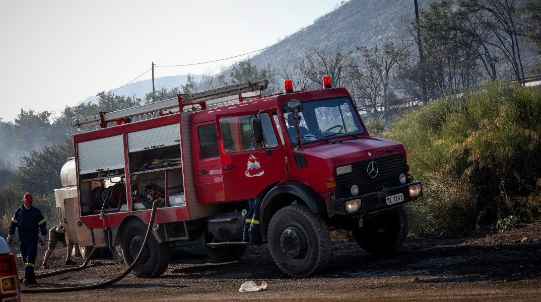 Σε ύφεση η φωτιά στον Ορχομενό με διάσπαρτες εστίες