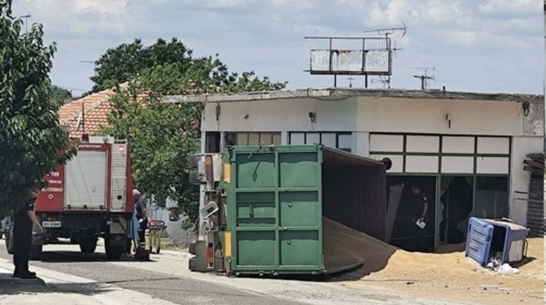 Τραγωδία στην Ορεστιάδα: Νεκρός ανασύρθηκε 63χρονος οδηγός φορτηγού που «καρφώθηκε» σε αποθήκη