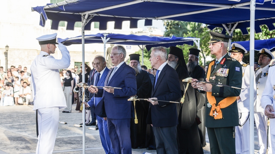 Ο Κ. Τασούλας στην τελετή ορκωμοσίας των νέων Σημαιοφόρων του Πολεμικού Ναυτικού και του Λιμενικού Σώματος