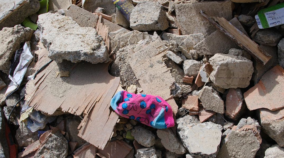 «Θαύματα» μέσα στα συντρίμμια στη Βενεζουέλα: Βρέφος 18 ημερών ανασύρθηκε ζωντανό