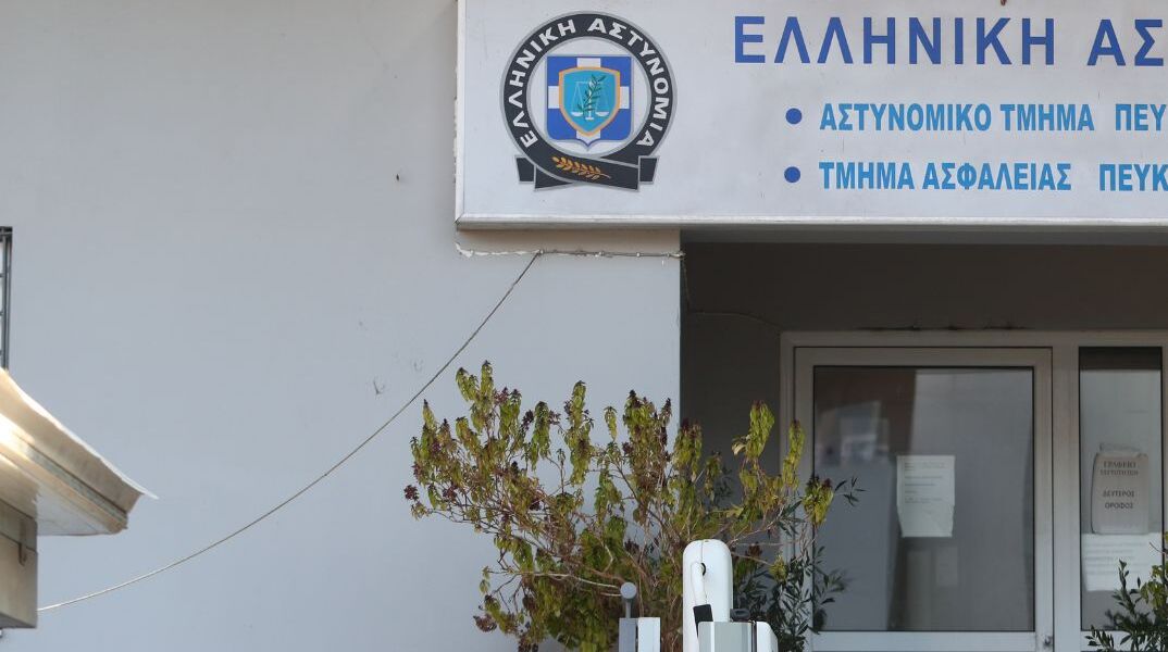 Συνελήφθη αξιωματικός της ΕΛ.ΑΣ. μετά από καταγγελία για ξυλοδαρμό κρατουμένου