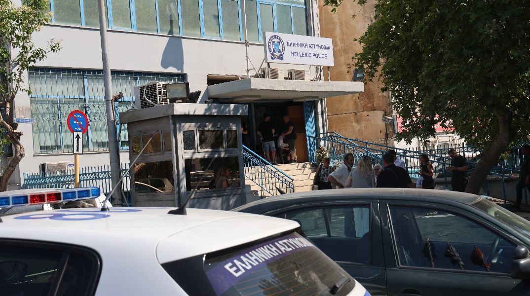 Κατάρρευση πολυκατοικίας στα Πετράλωνα: Οι 5 προσαγωγές μετατράπηκαν σε συλλήψεις