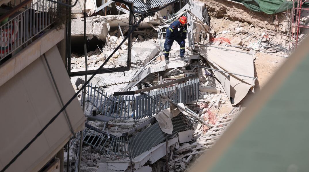 Πετράλωνα: Είχαν προειδοποιήσει 15 ημέρες πριν για την κλίση της πολυκατοικίας
