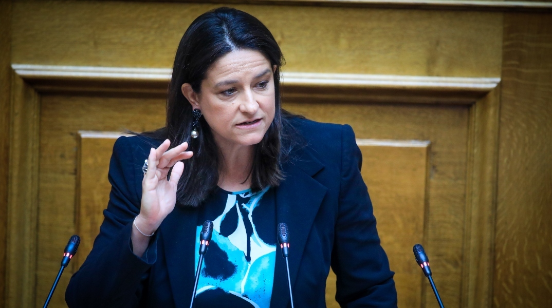 Κεραμέως: 10 αλήθειες σχετικά με την κοινοτική οδηγία για ίση αμοιβή ανδρών-γυναικών	