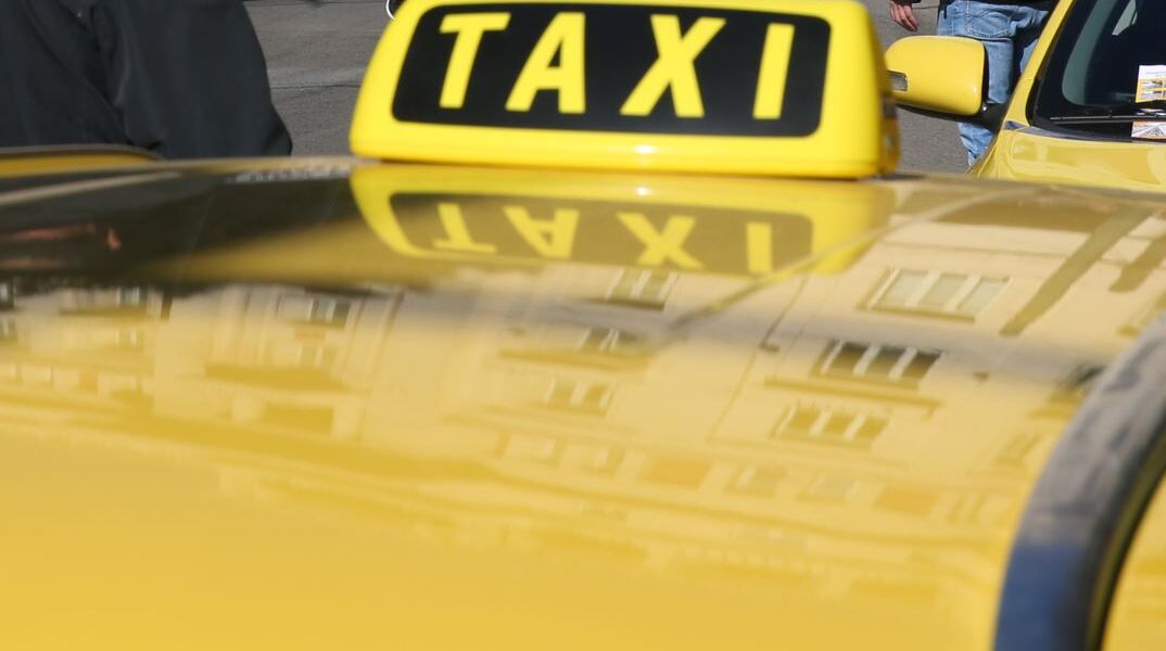 Συνελήφθη ταξιτζής που χρέωσε 175 ευρώ από το αεροδρόμιο στο κέντρο της Αθήνας