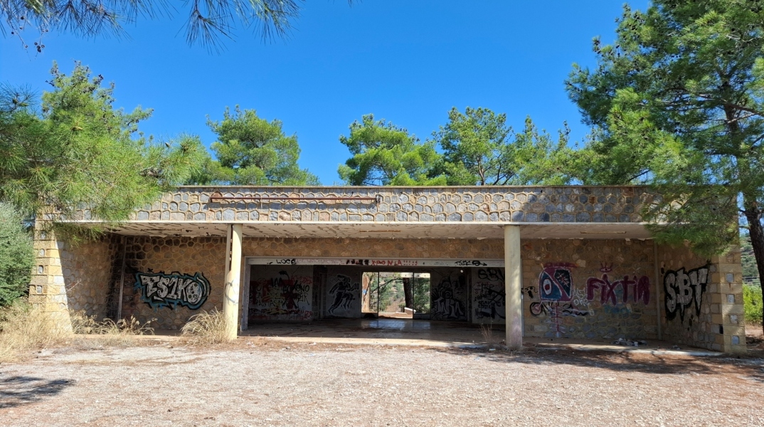 ΥΠΠΟ: Το ιστορικό «Ξενία» των Μυκηνών επιστρέφει στον πολιτισμό