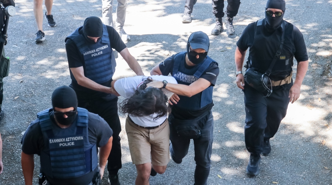 Δολοφονία Βάγιας Νέστορα: Δίωξη για ανθρωποκτονία στους τρεις συλληφθέντες 