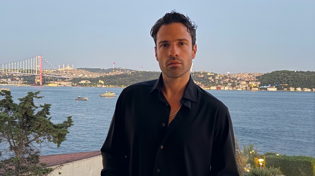 Κωνσταντίνος Αργυρός: «Η ελληνική μουσική μπορεί να πιάσει κορυφές παγκοσμίως» - Στη 12η θέση του Billboard το «Καμπάνες»