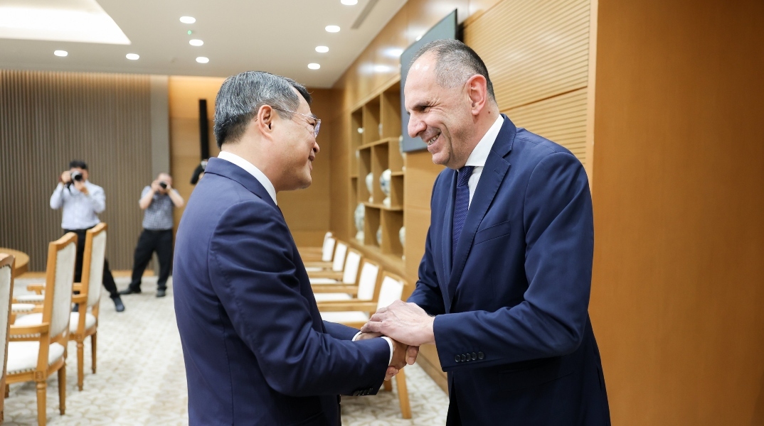 Συνάντηση Γεραπετρίτη με τον πρωθυπουργό του Βιετνάμ με έμφαση στη θαλάσσια ασφάλεια