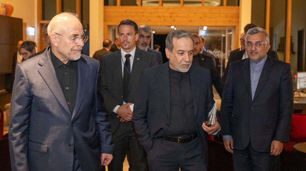 Ιράν: Εμφύλια σύγκρουση στους κόλπους του καθεστώτος – Οι «σκληροπυρηνικοί» μιλούν για «πραξικόπημα»