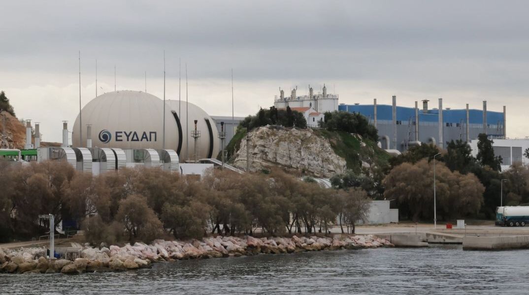 Σχέδιο 1 δισεκατομμυρίου στην Ανατολική Αττική — Πώς το «στοίχημα» της ΕΥΔΑΠ σβήνει τους βόθρους και τα πρόστιμα της Ε.Ε.