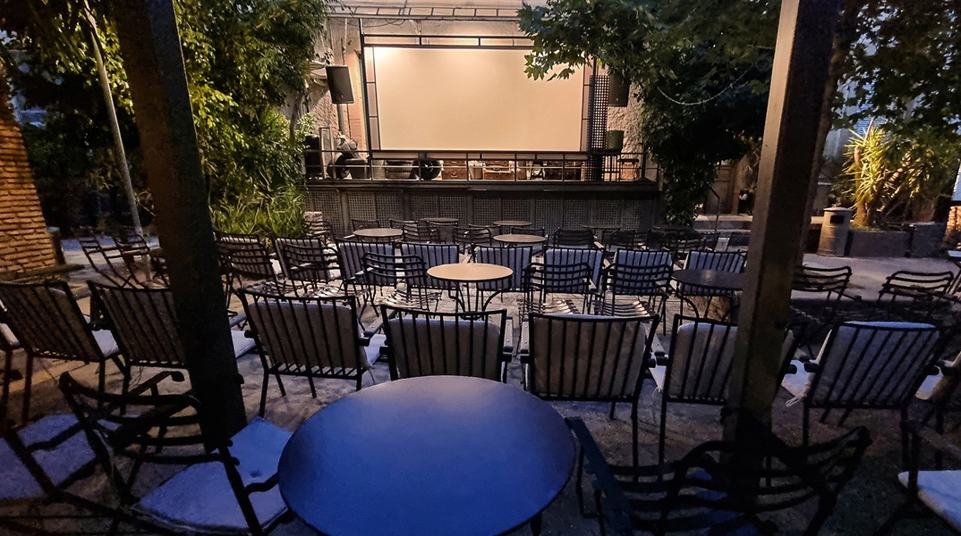 Η αυλή του Επί Κολωνώ γίνεται θερινό σινεμά