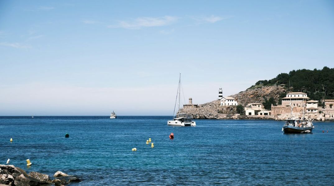 ΕΛΣΤΑΤ: Περισσότερα ταξίδια και υψηλότερες δαπάνες από τους Έλληνες το 2025