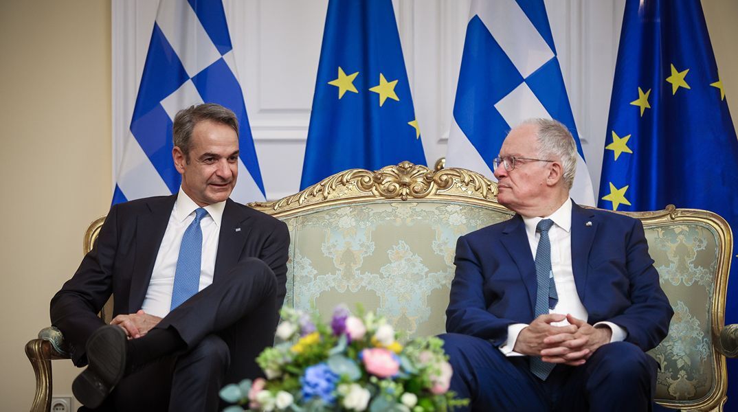 Φωτογραφικά στιγμιότυπα από την δεξίωση στο Προεδρικό Μέγαρο για την 52η επέτειο αποκατάστασης της Δημοκρατίας